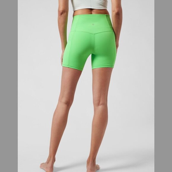 Women's XL Athleta Salutation Stash Pocket II 5" Short Neon Green - Picture 3 of 10
